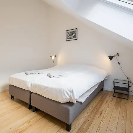 Floor New Duplex Stunning View In Trendy St Gilles * בריסל