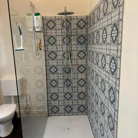 House 3 بروكسل