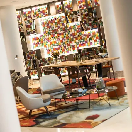 Renaissance Hotel 4*