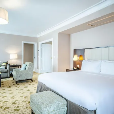 Renaissance Hotel 4*