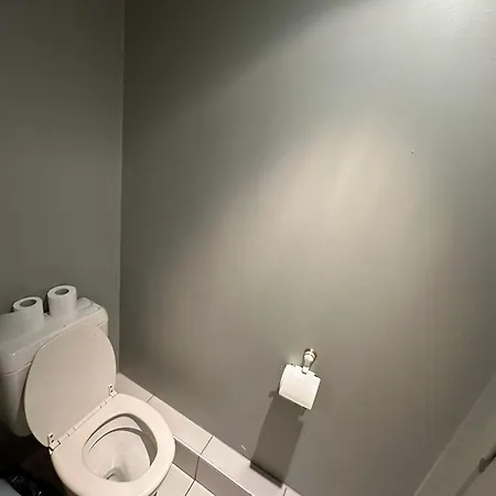 1 4 Personnes Proche Gare Du Midi Brusel