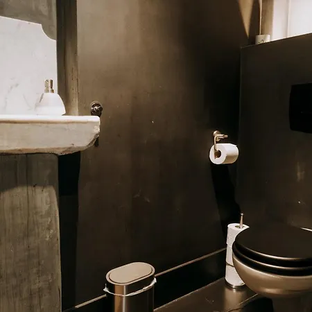 Magnificent Loft - 3 Bedroom Duplex Apartment *