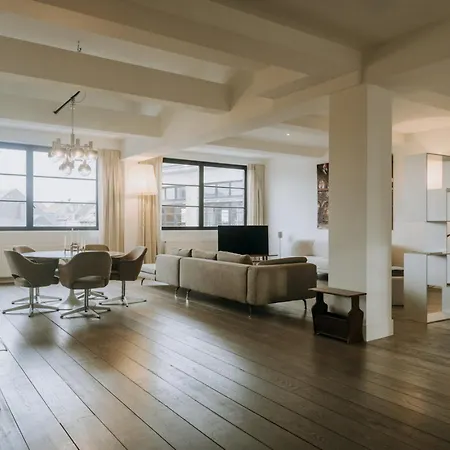 Magnificent Loft - 3 Bedroom Duplex *