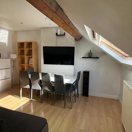 European District Thirteen Apartment *