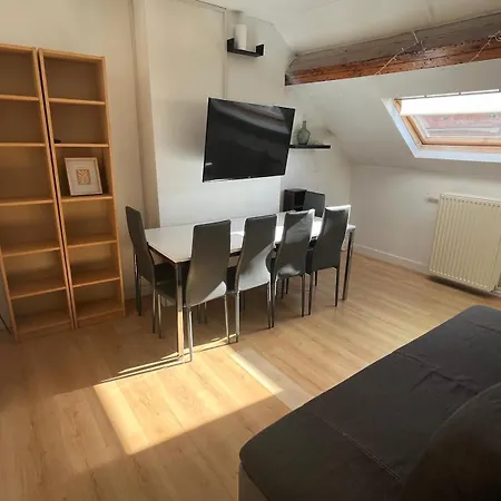 European District Thirteen Apartment *