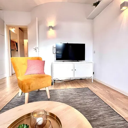Bright & Stylish In Nature Apartment Brussels