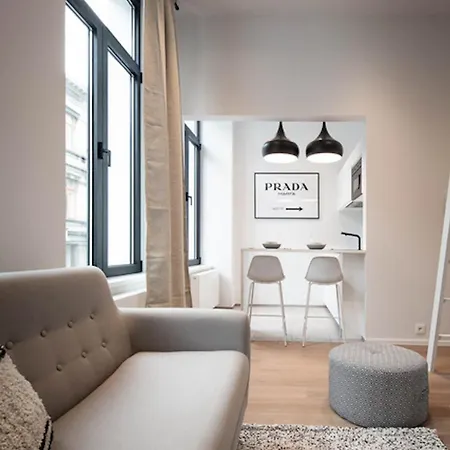 Fully Equipped Near Place Stephanie Apartamento