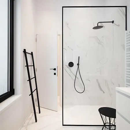 Fully Equipped Near Place Stephanie