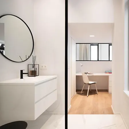 Fully Equipped Near Place Stephanie Apartamento