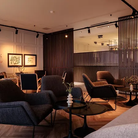 Pillows Centre 4*