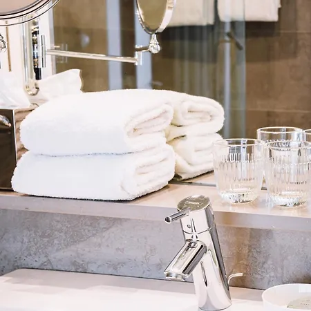 Hotel Pillows Centre 4*