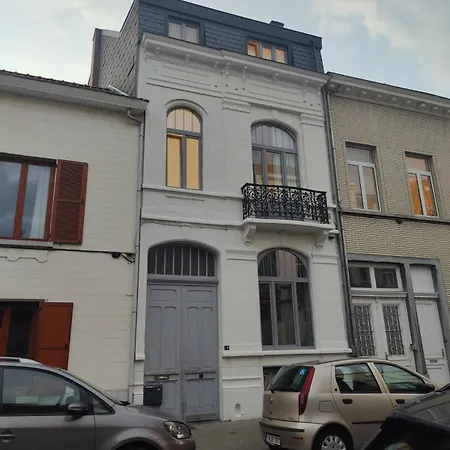 Brussels Bed & Blockchain Private With Shared Bathroom