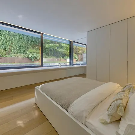The Luxury Glass Manor Villa Bruxelles