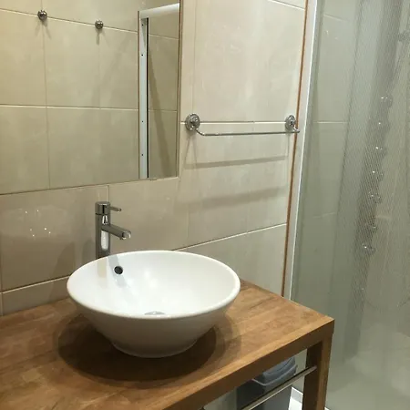 Appartement, Deux Au Pied Du Metro Montgomery * בריסל