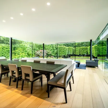 The Luxury Glass Manor Bruxelles
