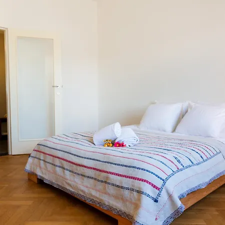 Eu Elegant Apartment *