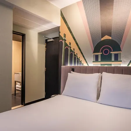 Aparthotel Numa Royal Galleries 4*
