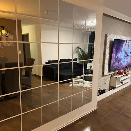 Meuble 92m2 + 2 Terrasses דירה