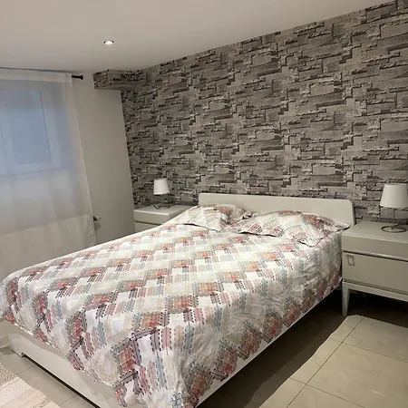 Cozy In Brussels- Schuman Area بروكسل