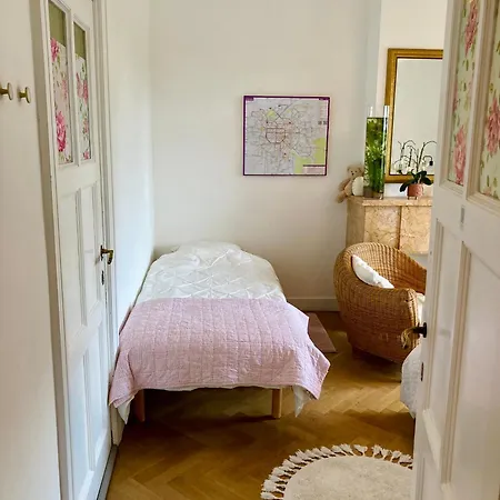Calm, & Birdsong Homestay Brussels