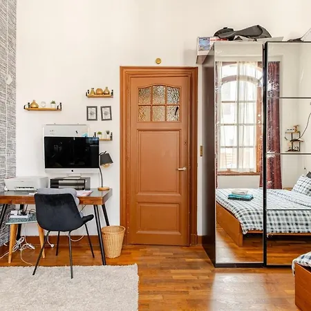 Luxury At Grand Place & Manneken Pis *