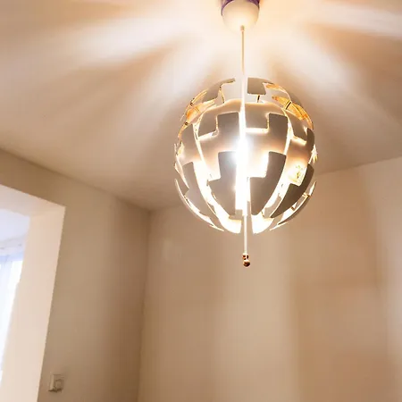 Sous Toit Lumineux Avec Garage Et 4 Pièces En Enfilade