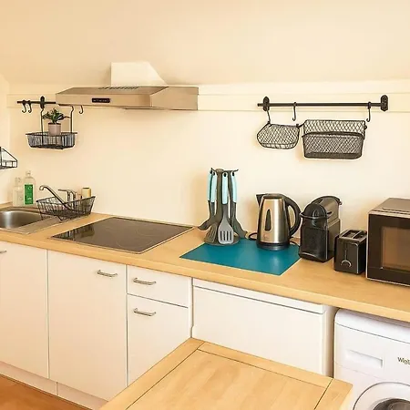 Stylish Flat With Rooftop In Ixelles