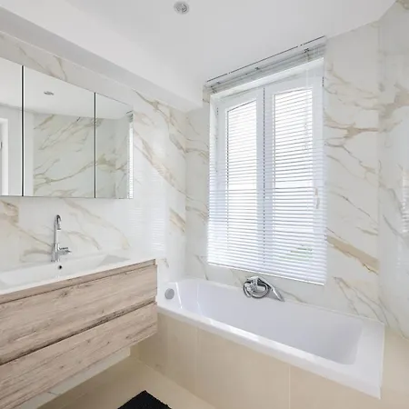 Toison D'or & Sauna *