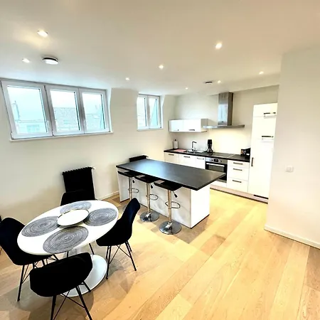 Ulb & Cambre Cosy Duplex Homestay szállás