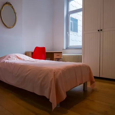 Eya House, Cozy, Bright & Well Located Вилла Брюссель