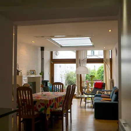 Eya House, Cozy, Bright & Well Located