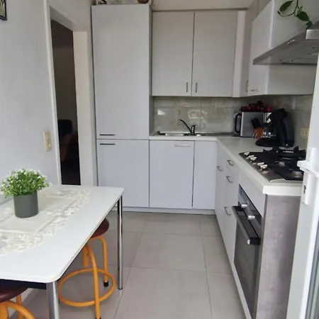 De La Grotte * בריסל