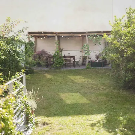 Cozy With Garden Homestay