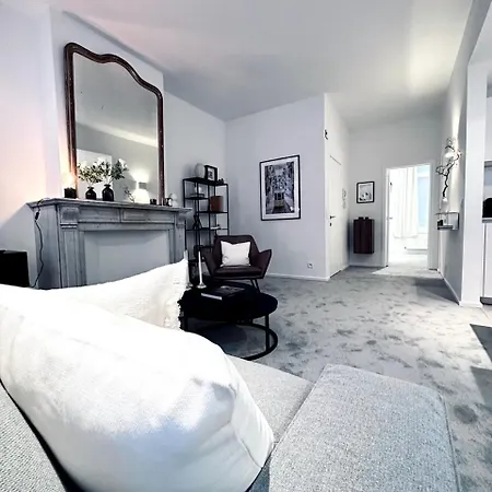 Magnificent In Sablon Apartment *