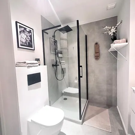 Magnificent In Sablon Apartment *