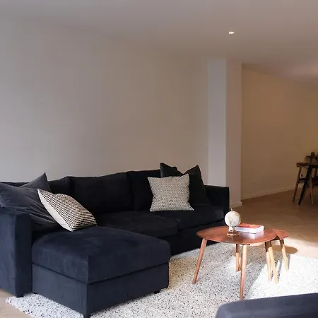 Appartement Center Spacious And *