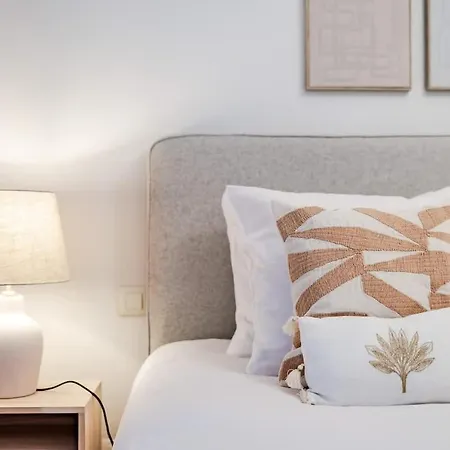Contemporary Comfort In The Heart Of The Apartment