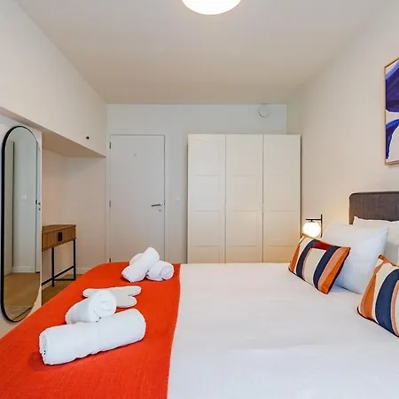 Luxurious 2-br Flat Near Nato & Eu 公寓