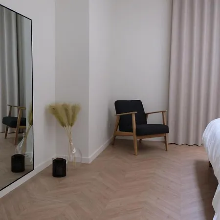 Appartement Center Spacious And *