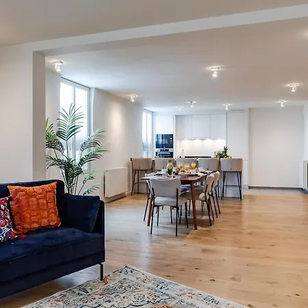 Luxury Penthouse With Panoramic Views 3br בריסל