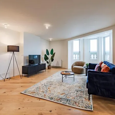 Luxury Penthouse With Panoramic Views 3br *