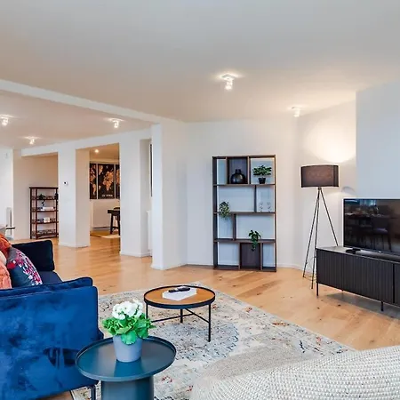 Luxury Penthouse With Panoramic Views 3br בריסל
