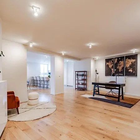 Luxury Penthouse With Panoramic Views 3br
