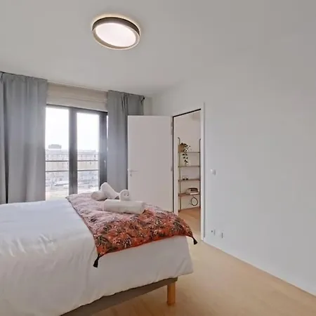 Stylish 2br With Balcony