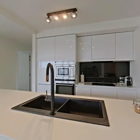 Apartment Stylish 2br With Balcony