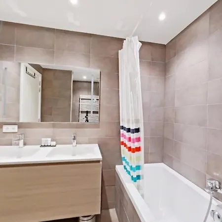 Stylish 2br With Balcony *