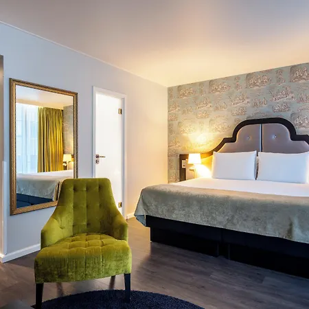 トーン ブリストル ステファニー ブリュッセル