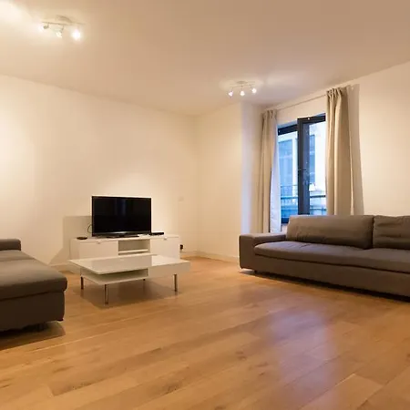 Апартаменты Louise Uptown House *