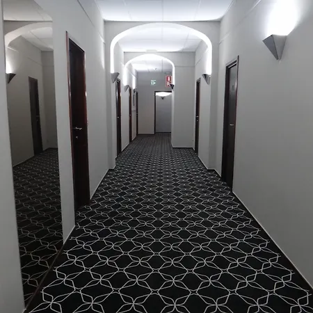Otel Safestay Grand Place 3*
