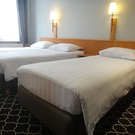 Otel Safestay Grand Place 3*